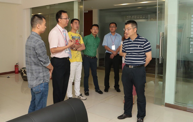 重庆市渝北区人民政府相关领导莅临云南JDB电子集团考察，双方将于近日签订投资合同，JDB电子集团将在重庆投资设立控股子公司-重庆JDB电子网络信息技术有限公司，并建立200人规模的专业技术研发基地，此后将大大增强JDB电子技术研发实力和公司综合优势